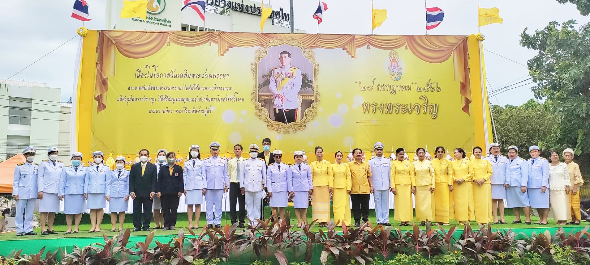 กรมบังคับคดี เข้าร่วมพิธีวางพานพุ่มถวายราชสักการะ เนื่องในโอกาสวันเฉลิมพระชนมพรรษา พระบาทสมเด็จพระเจ้าอยู่หัว 28 กรกฎาคม 2566 27/7/2566 (นายธนกฤต พรประดิษฐ์) กลุ่มประชาสัมพันธ์ สำนักงานเลขานุการกรม  แ